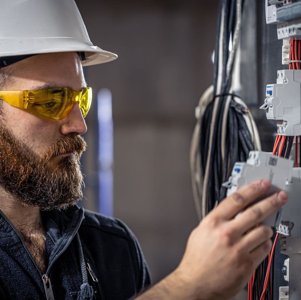 Licensed electrician working in Australia - Electrical trade jobs